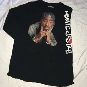 Tupac long sleeve says “Poetic Justice” in arm